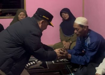 Gubernur Kunjungi Rumah Korban Kecelakaan di Kereng Pangi