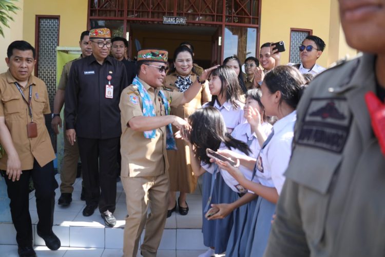 Gubernur Ancam Copot Kepsek Jika Menahan Ijazah Siswa