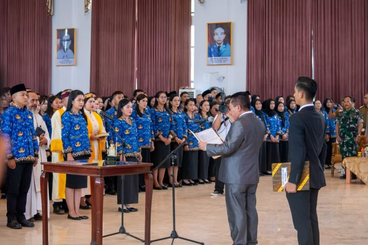Bupati Serahkan SK Pengangkatan ASN dan Lantik Pejabat Fungsional  
