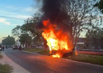 Mobil Diduga Pelangsir Terbakar di Dekat SPBU