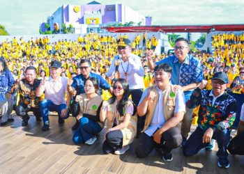 Gubernur Beri Kuliah Singkat di Momen Pelepasan Ribuan  Mahasiswa KKN