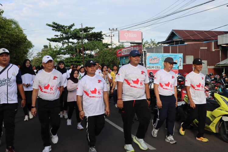 Wakil Ketua I DPRD Kapuas Semarakkan Jalan Sehat Hari Bhayangkara ke-79