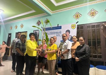 Legislator Ini Salurkan Bantuan Bibit Sayur Saat Reses