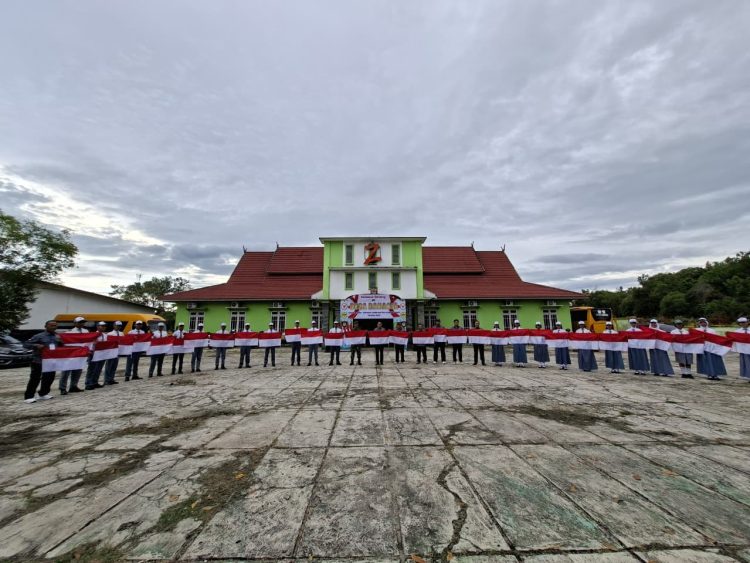 DPRD Apresiasi Gerakan Pembagian Bendera Merah Putih 