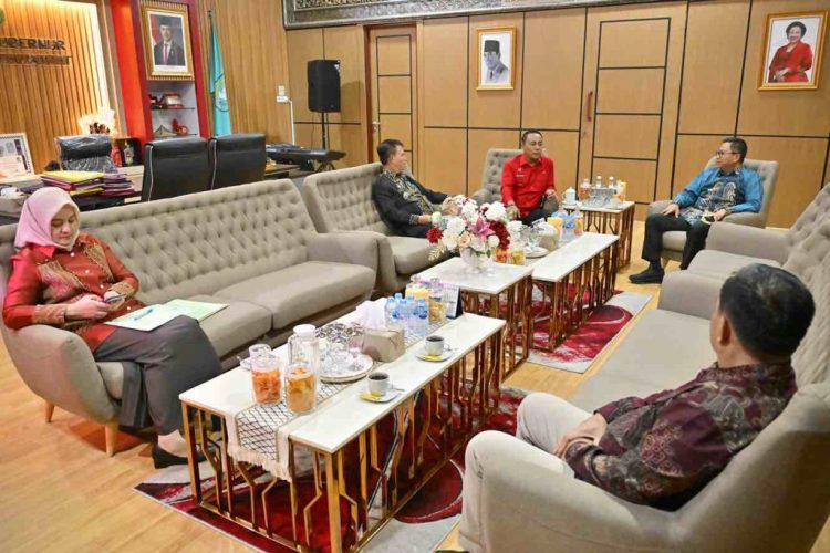 Kalteng dan Kalbar Bahas Pembangunan Jalan Penghubung Jembatan Jelai – Desa Sukaramai