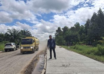 Anggota DPRD Tinjau Perbaikan Jalan Mohammad Hatta