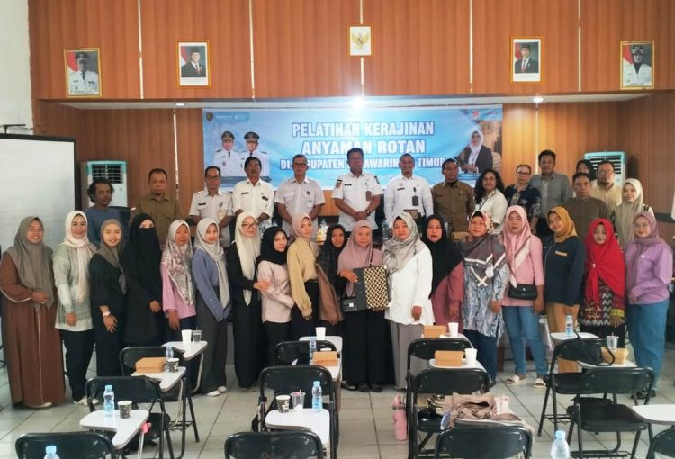 Dinas Dagperin Prov. Kalteng Adakan Pelatihan Kerajinan Anyaman Rotan