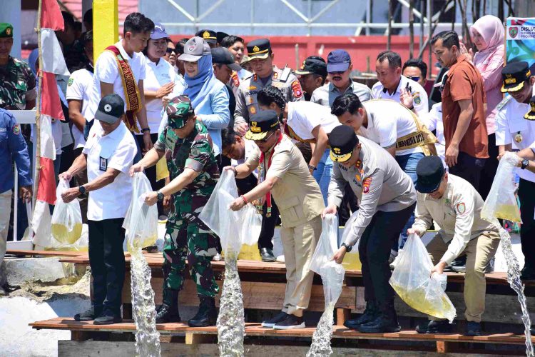 Pemprov Kalteng Restocking Benih Ikan di Kabupaten Barito Selatan