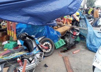 Penjual Petasan Tewas Usai Lapak Dagangan Dihantam Mobil