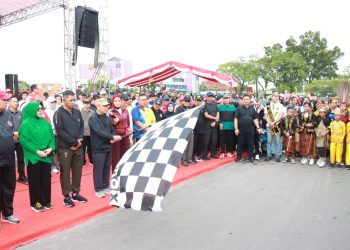 Gubernur Buka Jalan Sehat dan Deklarasi Pemilu Damai