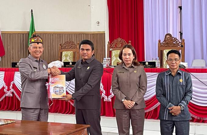 DPRD dan Pemkab Sepakati Raperda melalui Penandatanganan Persetujuan Bersama 